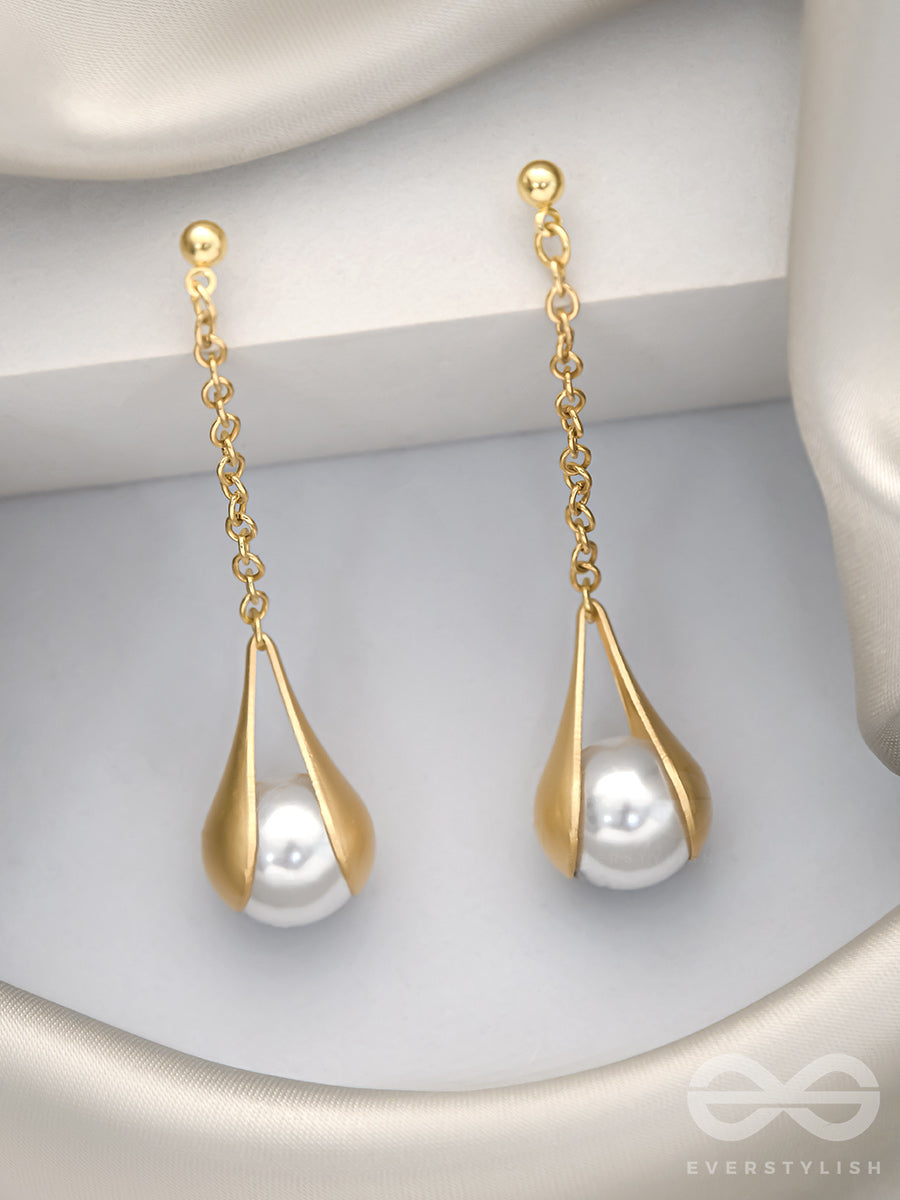 The Hanging Moon- Golden Pearl Earrings