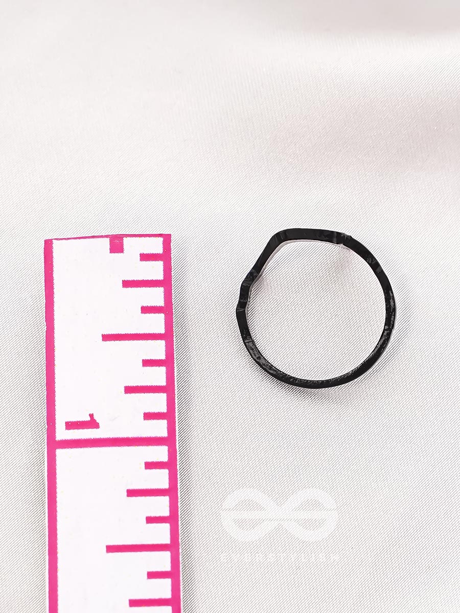 The Twisted Vine- Elegant Black Ring