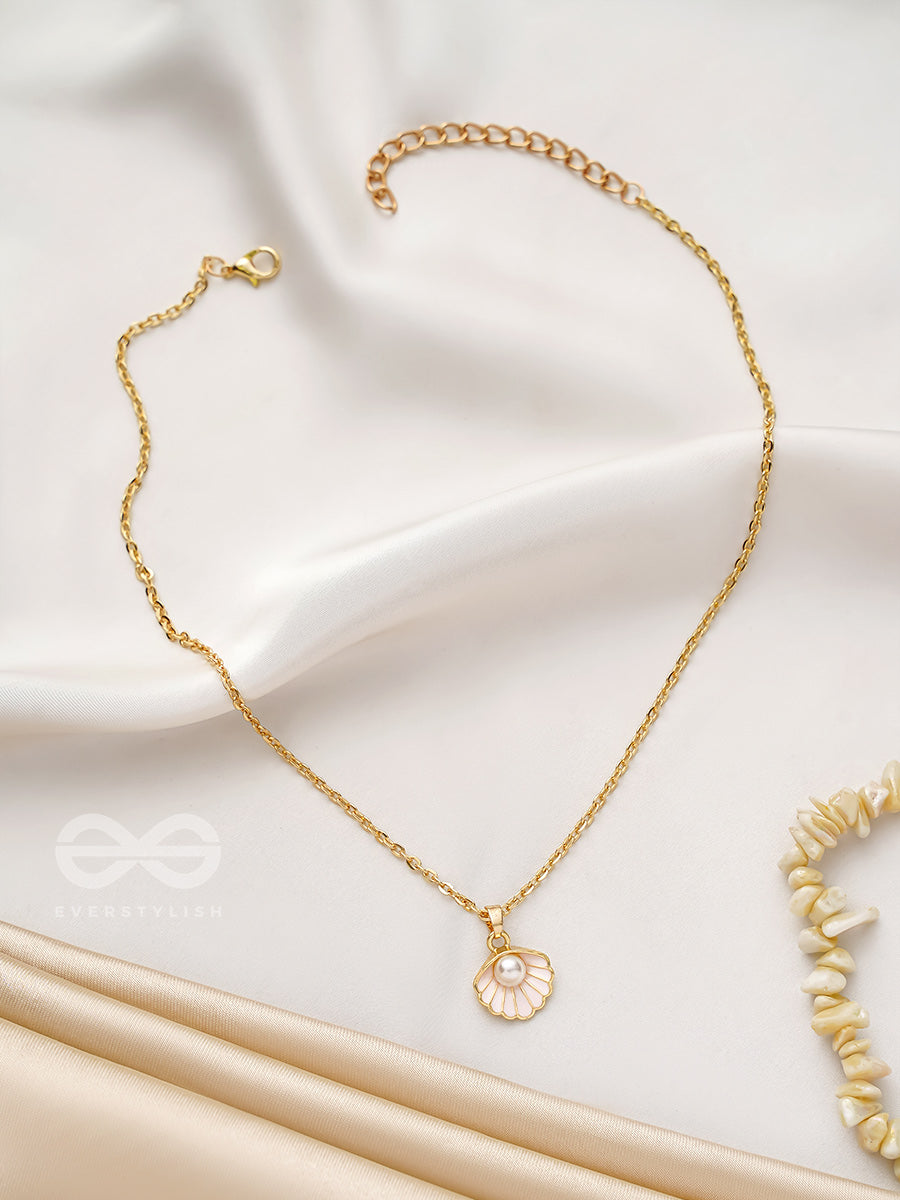 The Shell Stunner- Golden Embellished Necklace With Anti-Tarnish Coating