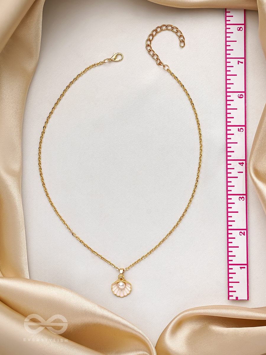The Shell Stunner- Golden Embellished Necklace With Anti-Tarnish Coating