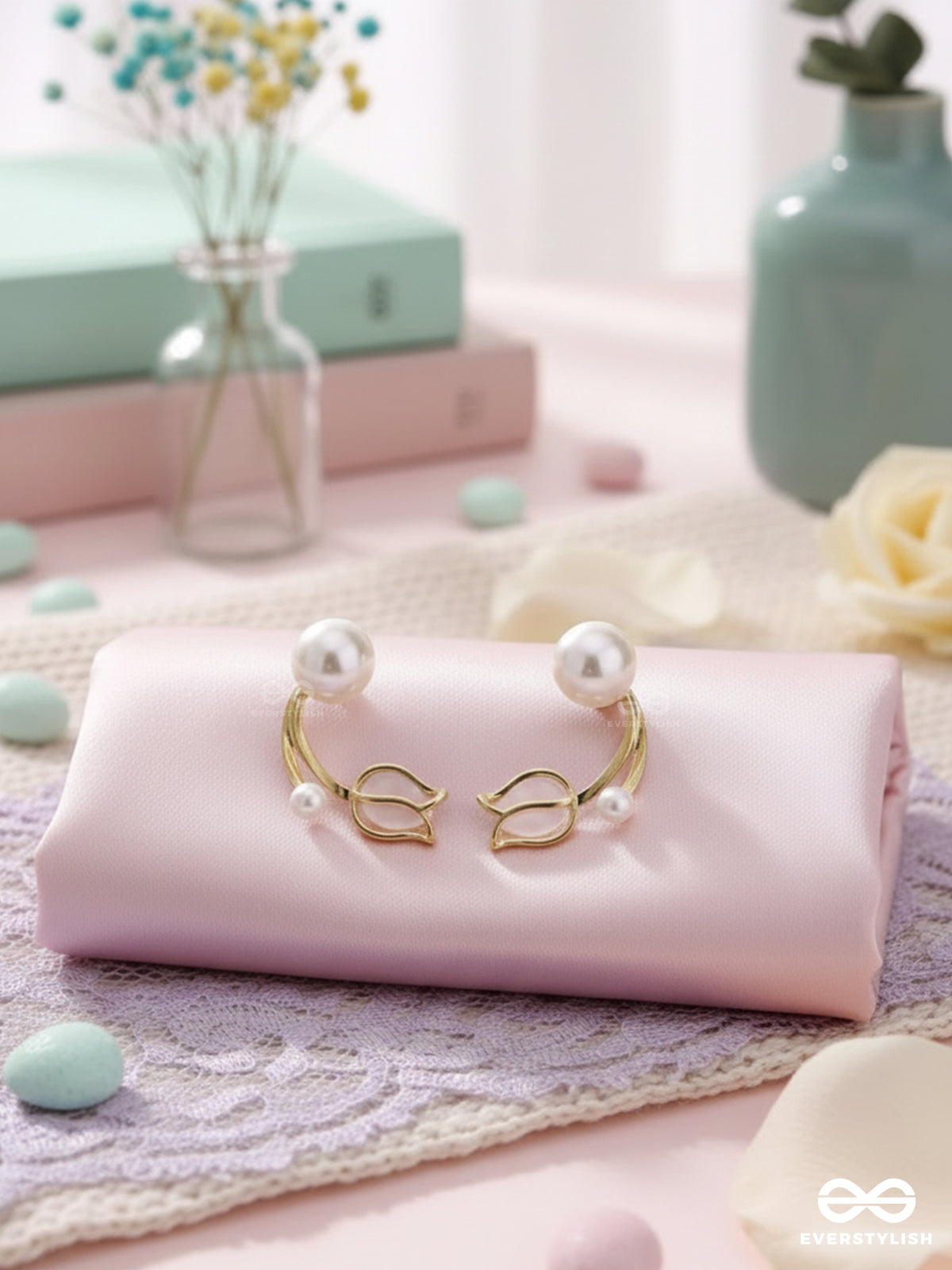 White Like Tulips - Golden Pearl Studs