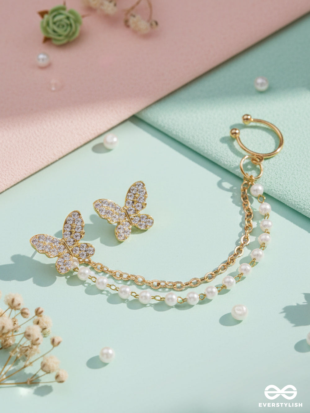 In-Flight Delight - Golden Ear-Cuff & Stud-Earring