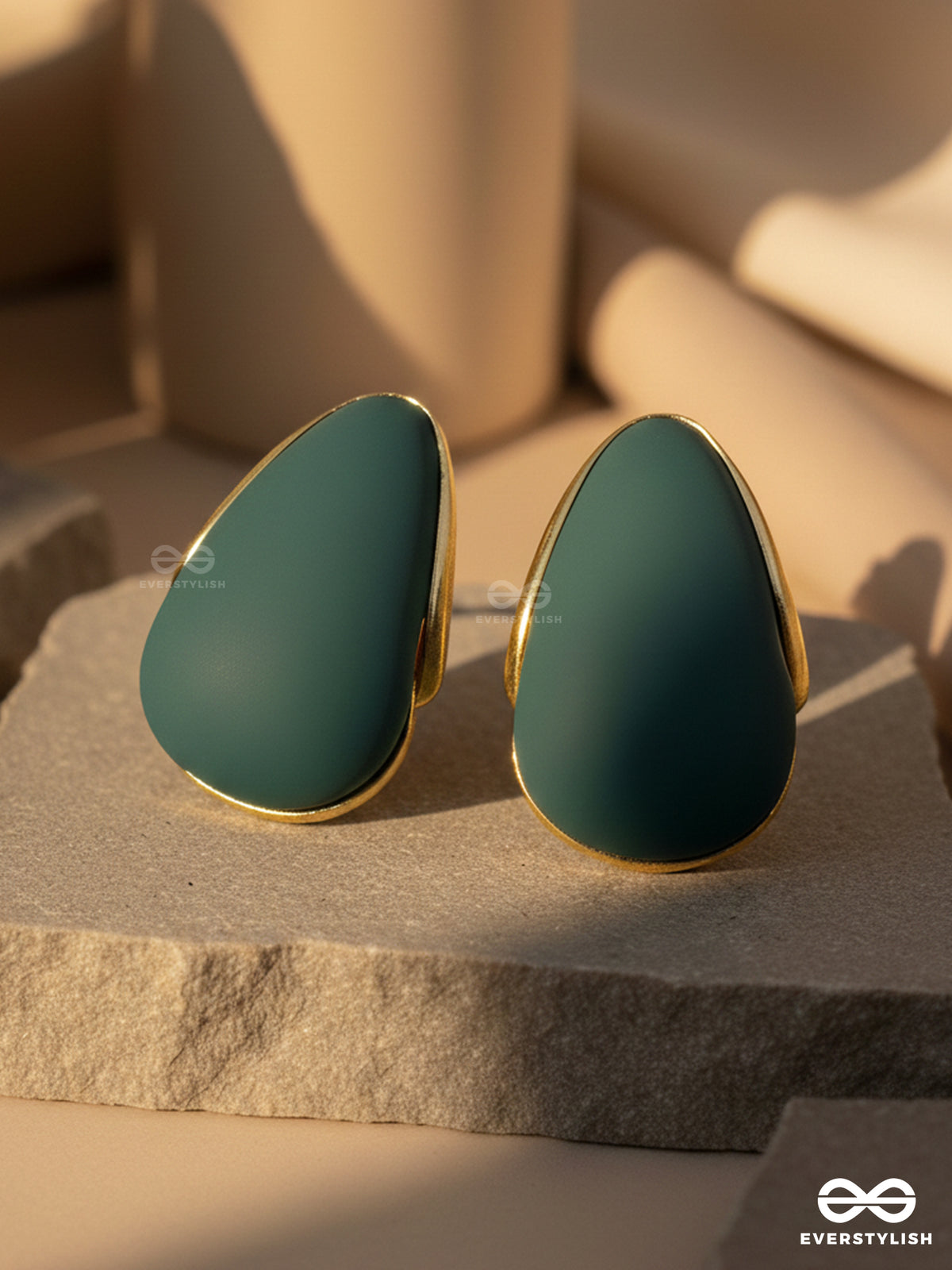Juggle Jiggle - Teal Blue & Golden Studs