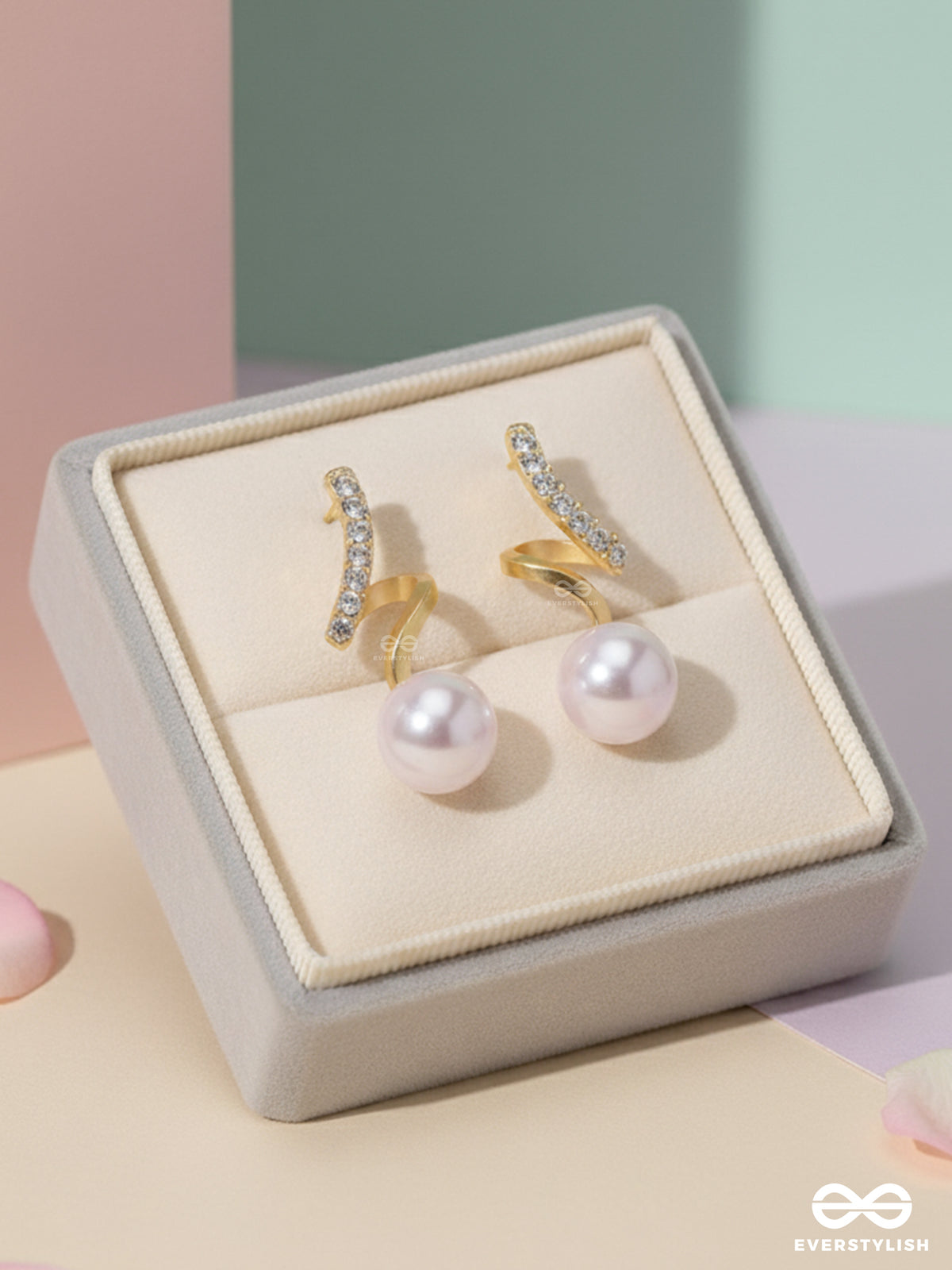 Pearl'n Swirl - Golden Sparkling Studs