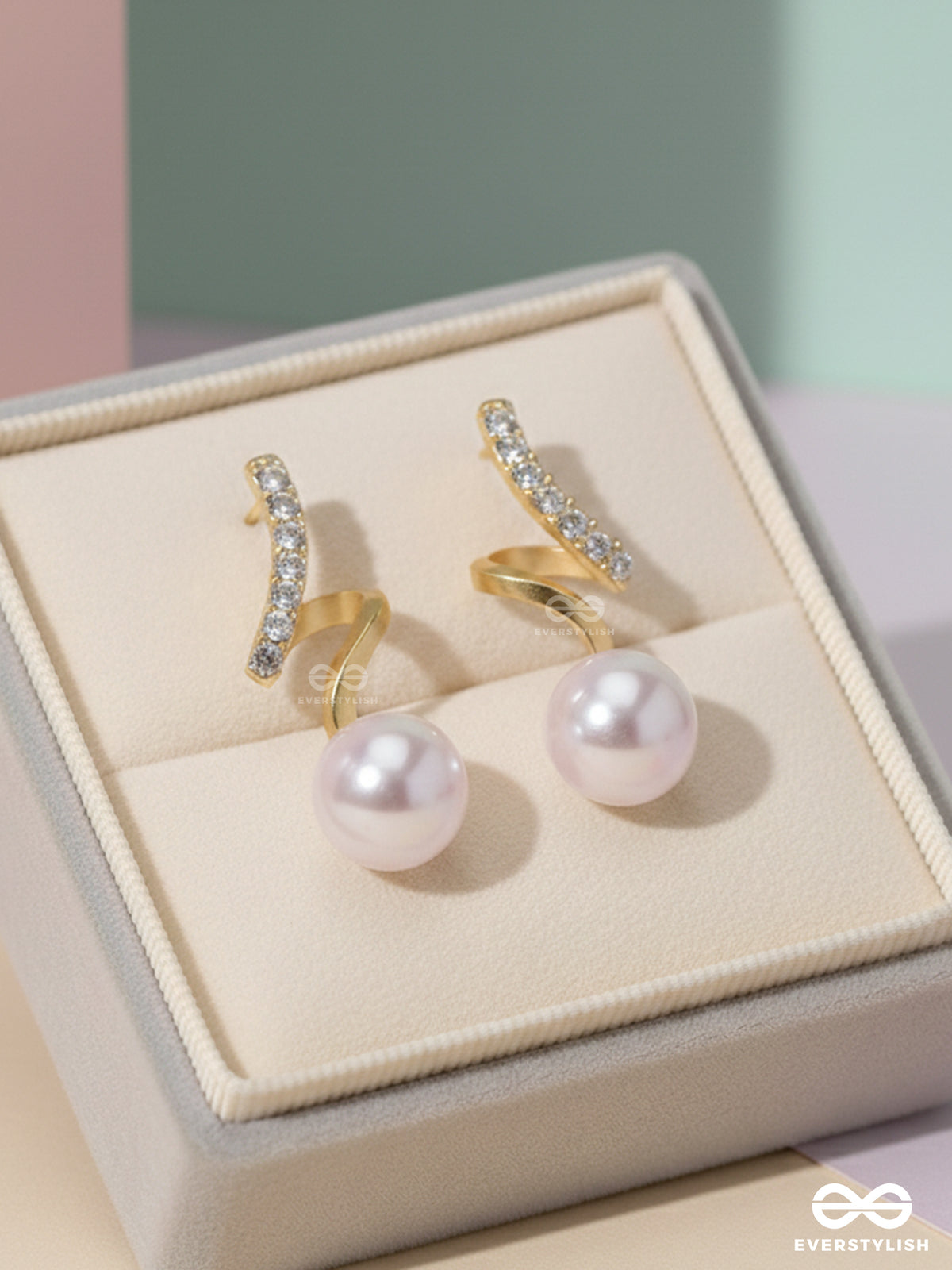 Pearl'n Swirl - Golden Sparkling Studs