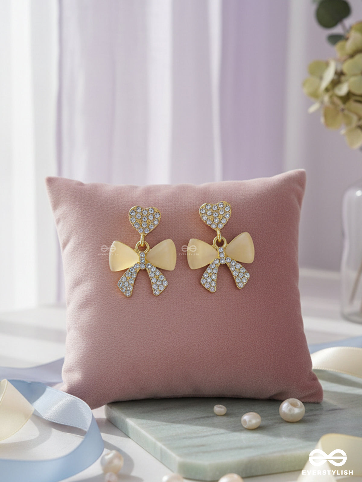 Darlin' Bow Down - Golden Sparkling Earrings