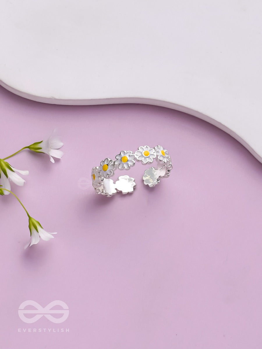 Sunshine Daisies - Silver Ring (Adjustable)(Yellow)