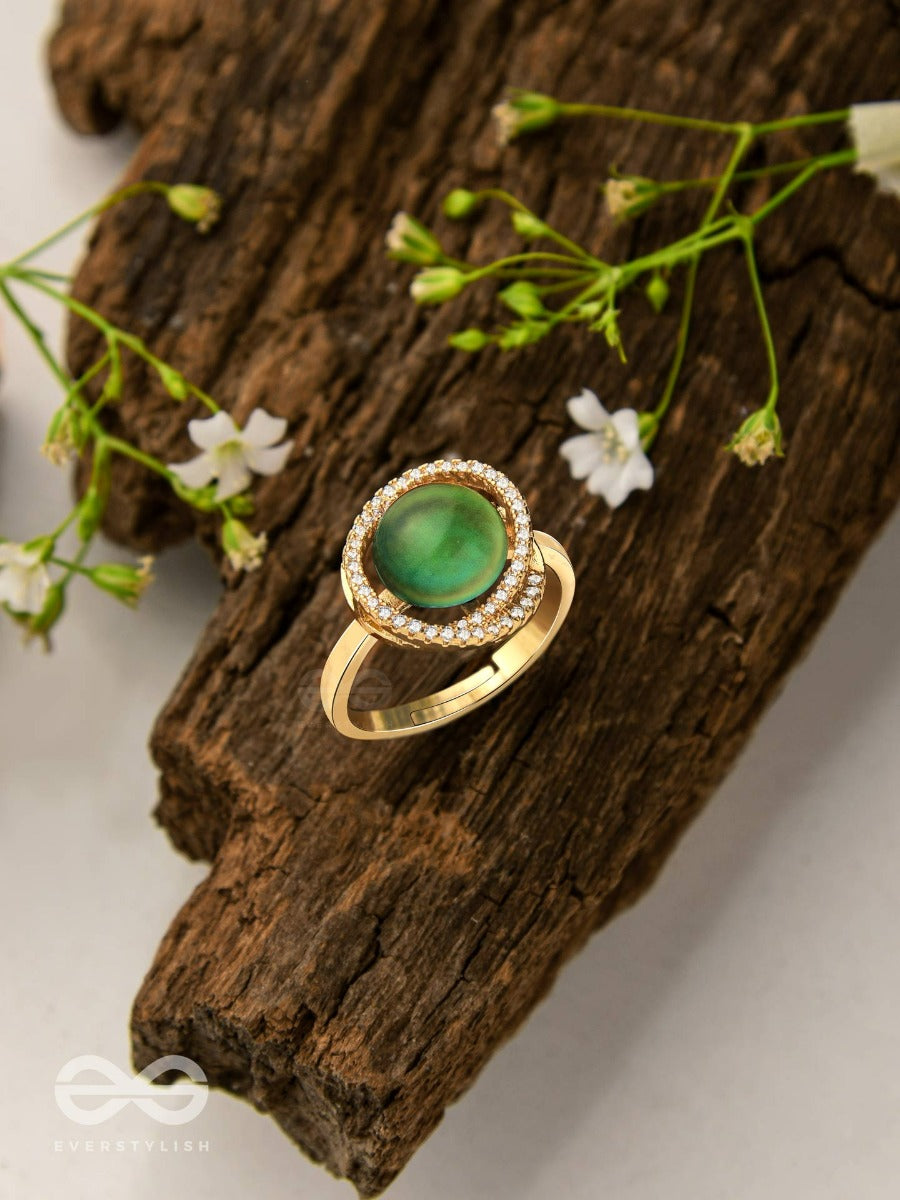 The Prism Radiance - Holographic Embellished Golden Ring