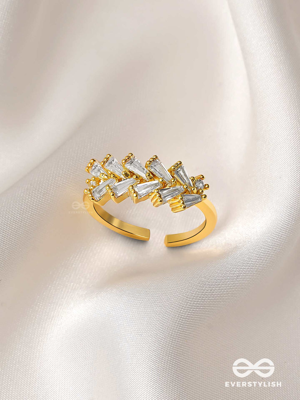 Glistening Leaf - Golden Embellished Ring