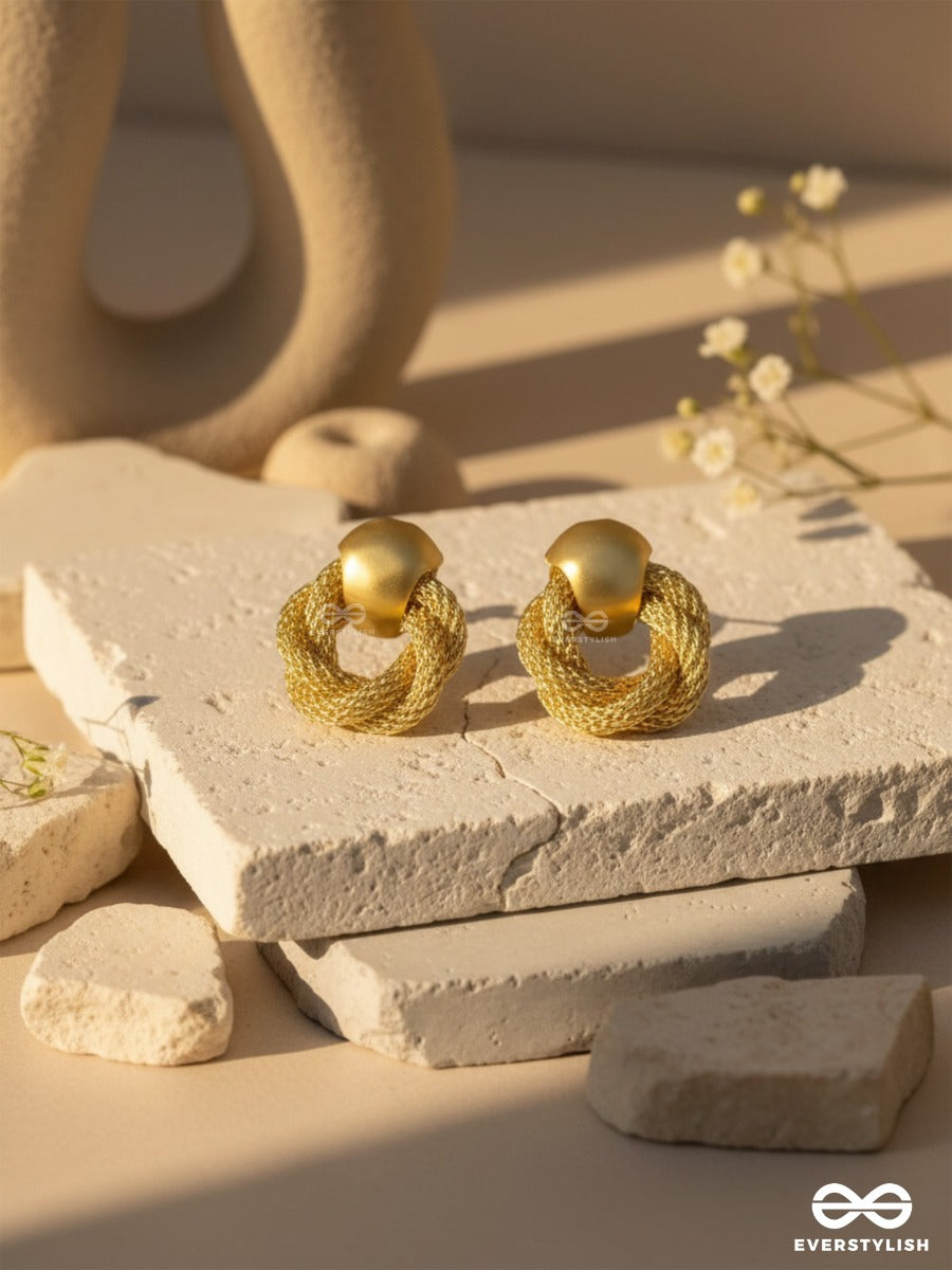 Knotted Elegance - Golden Earrings