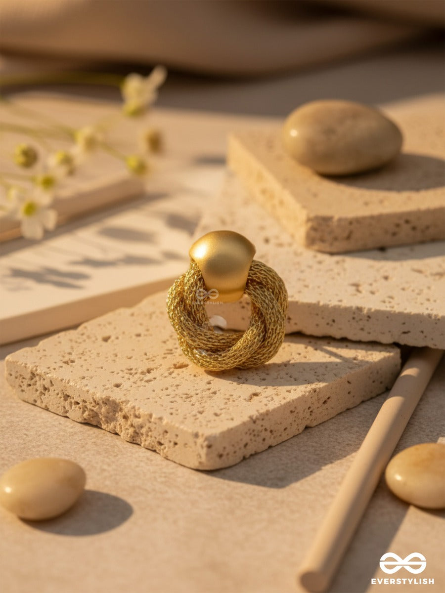 Knotted Elegance - Golden Earrings