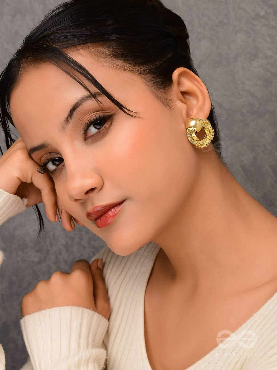 Tangled Radiance - Golden Stud Earrings