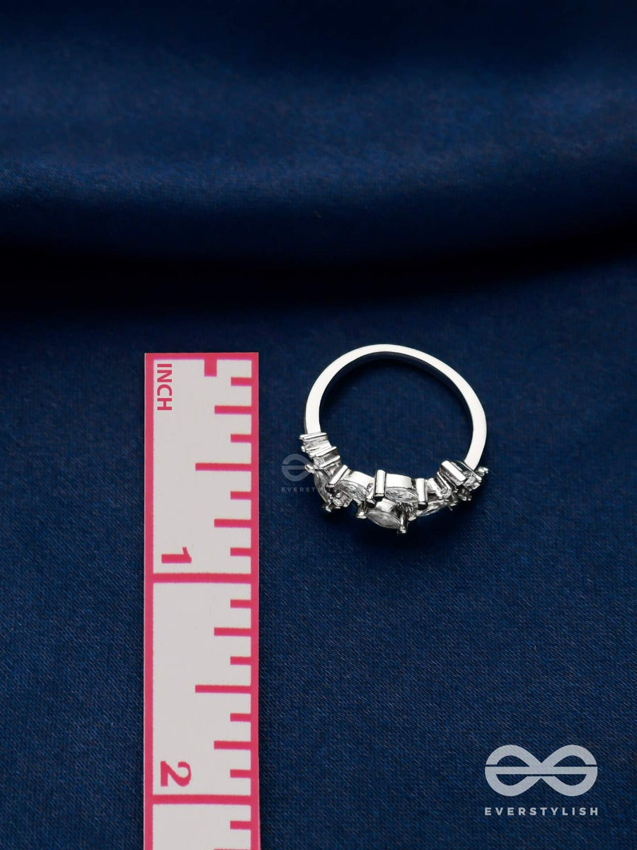 The Snowy Leaves - Embellished Silver Ring (Adjustable)