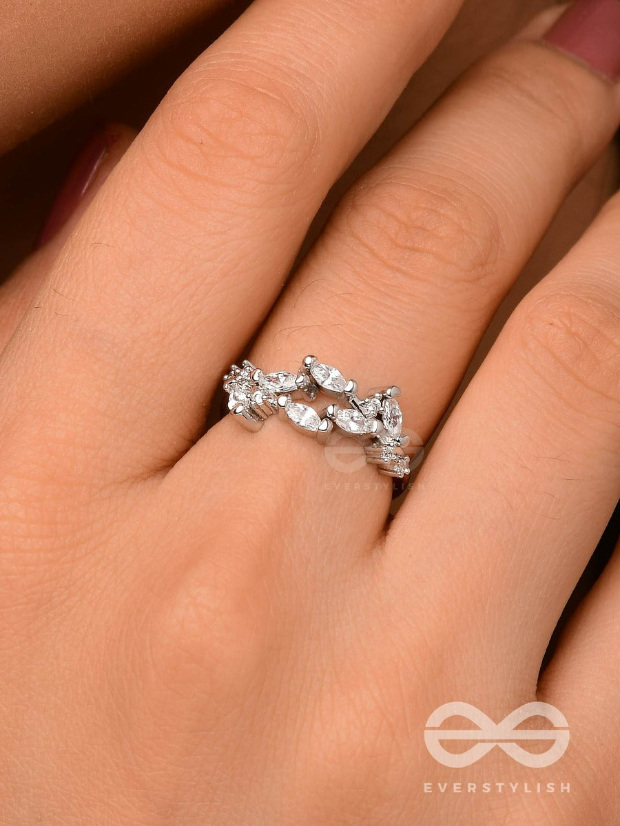 The Snowy Leaves - Embellished Silver Ring (Adjustable)