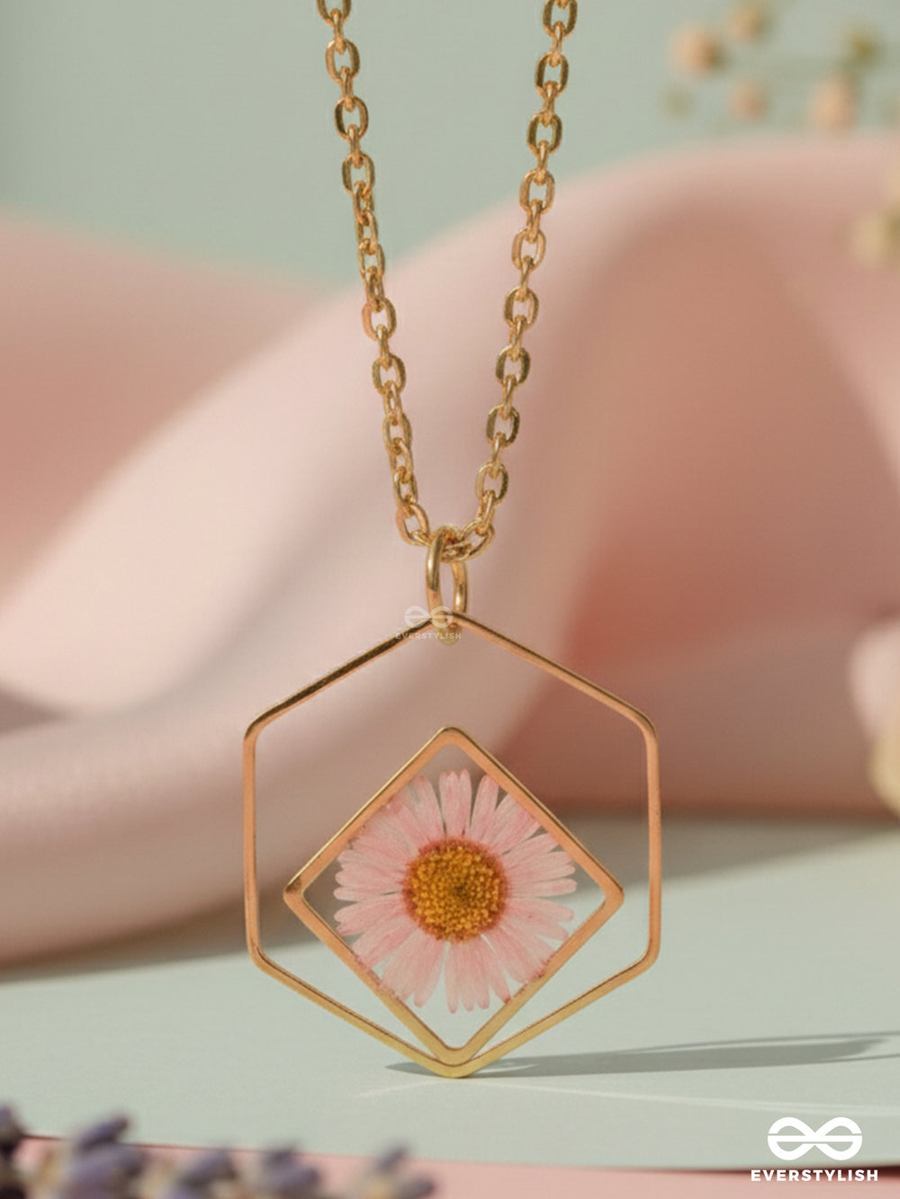 The Shy Daisy - Pressed Flower Resin Pendant With Ant-Tarnish Coating