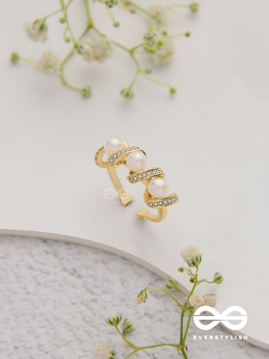 The Twisted Elegance - Cubic Zirconia Golden Ring (Adjustable)