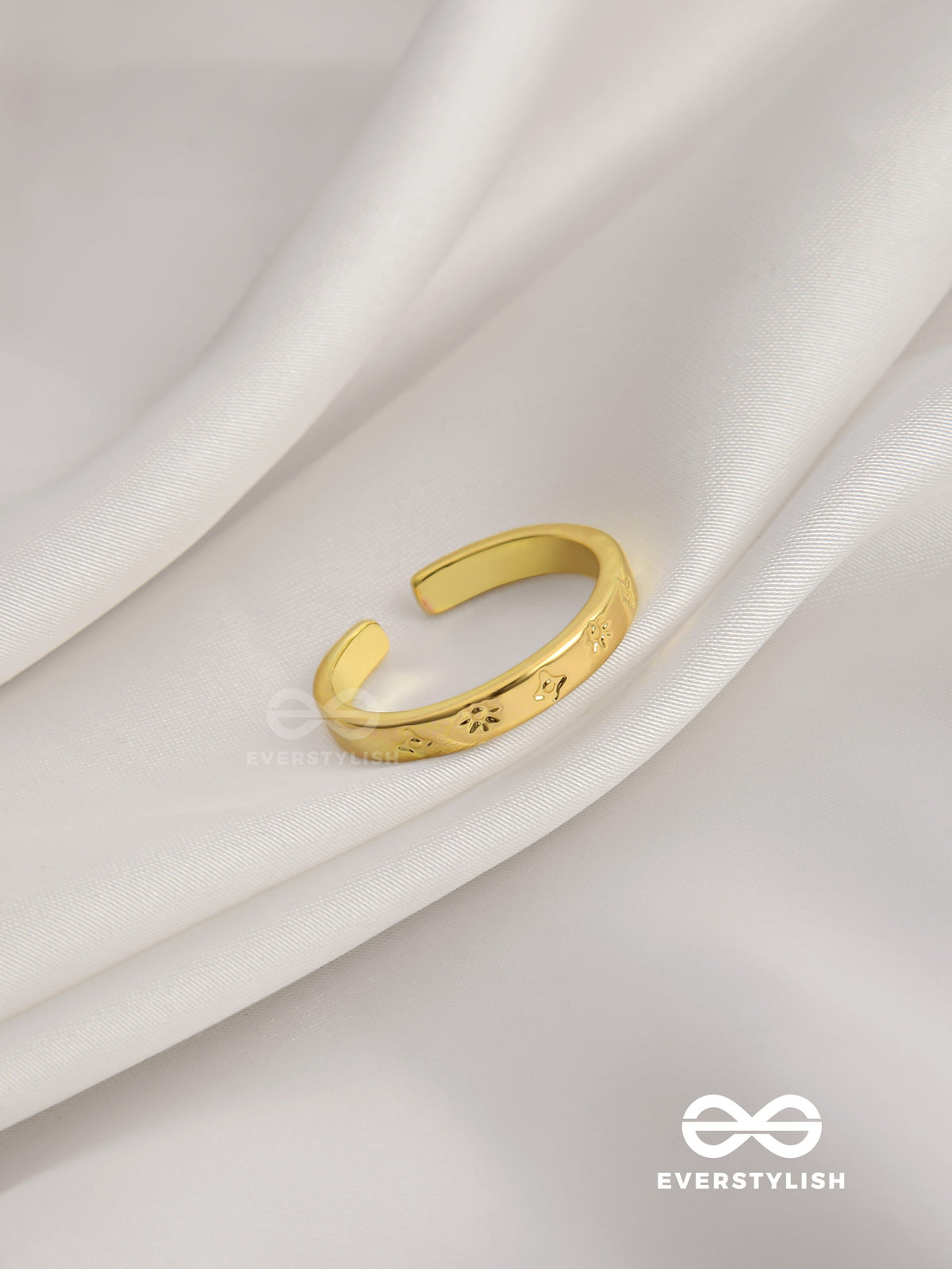 The Engraved Stars - Golden Ring (Adjustable)