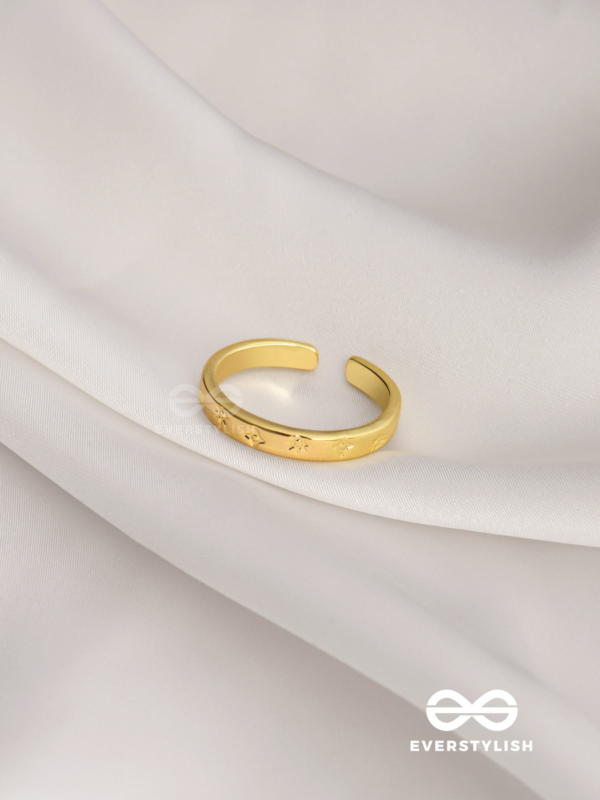 The Engraved Stars - Golden Ring (Adjustable)