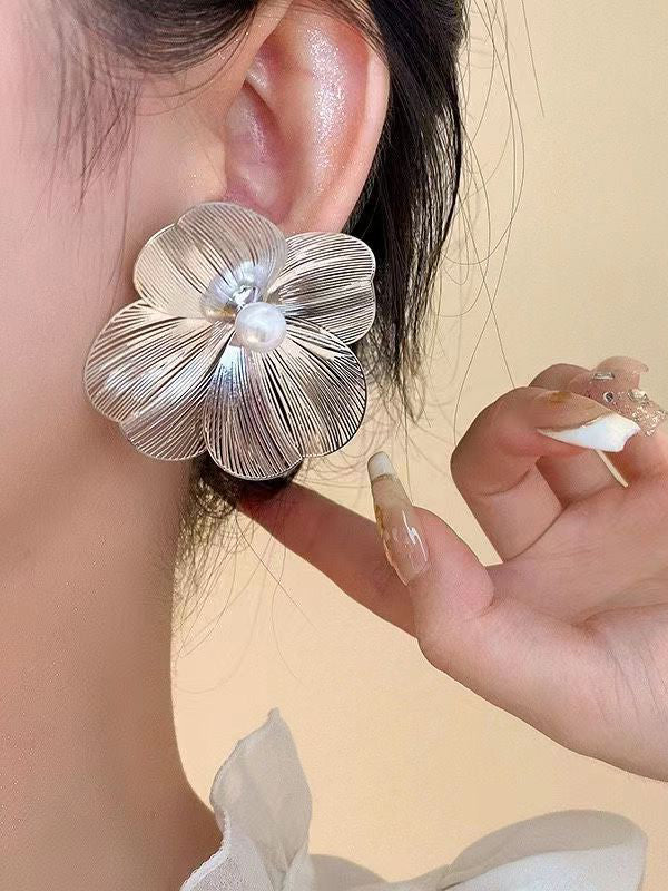 Meshy Fantasy- Silver Flower Studs