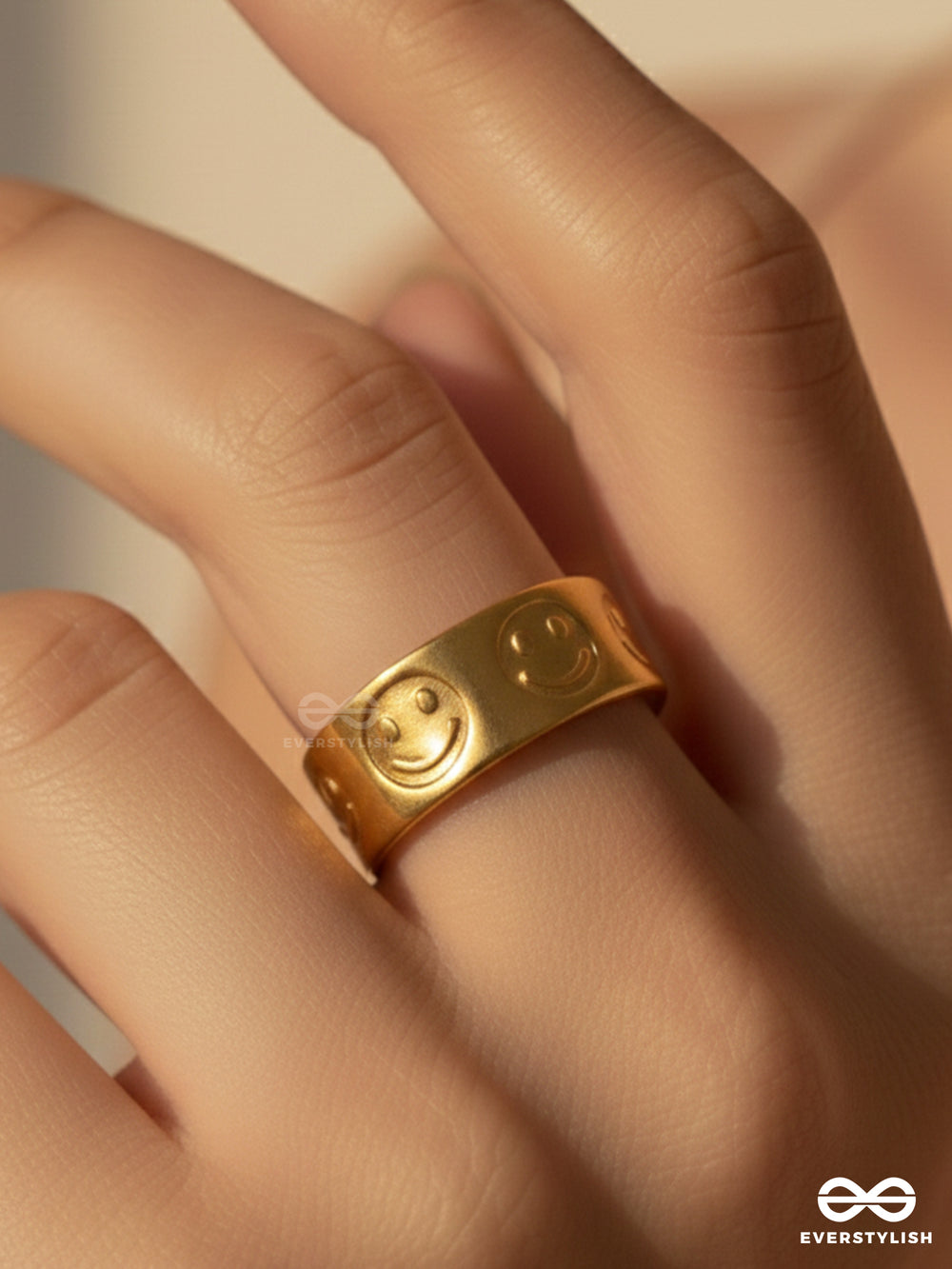 Smile Please - Bold Stainless Steel Anti-Tarnish Ring