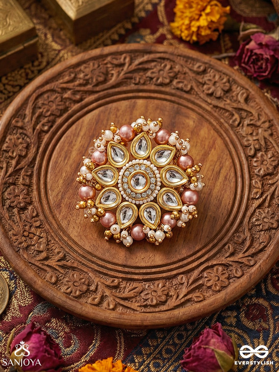 Eeshrita - Divine Grace - Statement Ring With Ornamental Disc And Multi-Stone Cluster Detail