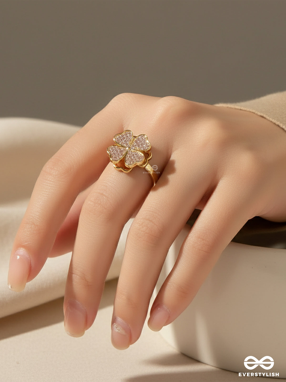 Lucky Four Leafed Clover - Anxiety Spinning Ring Inlaid With Cubic Zicronia Stones