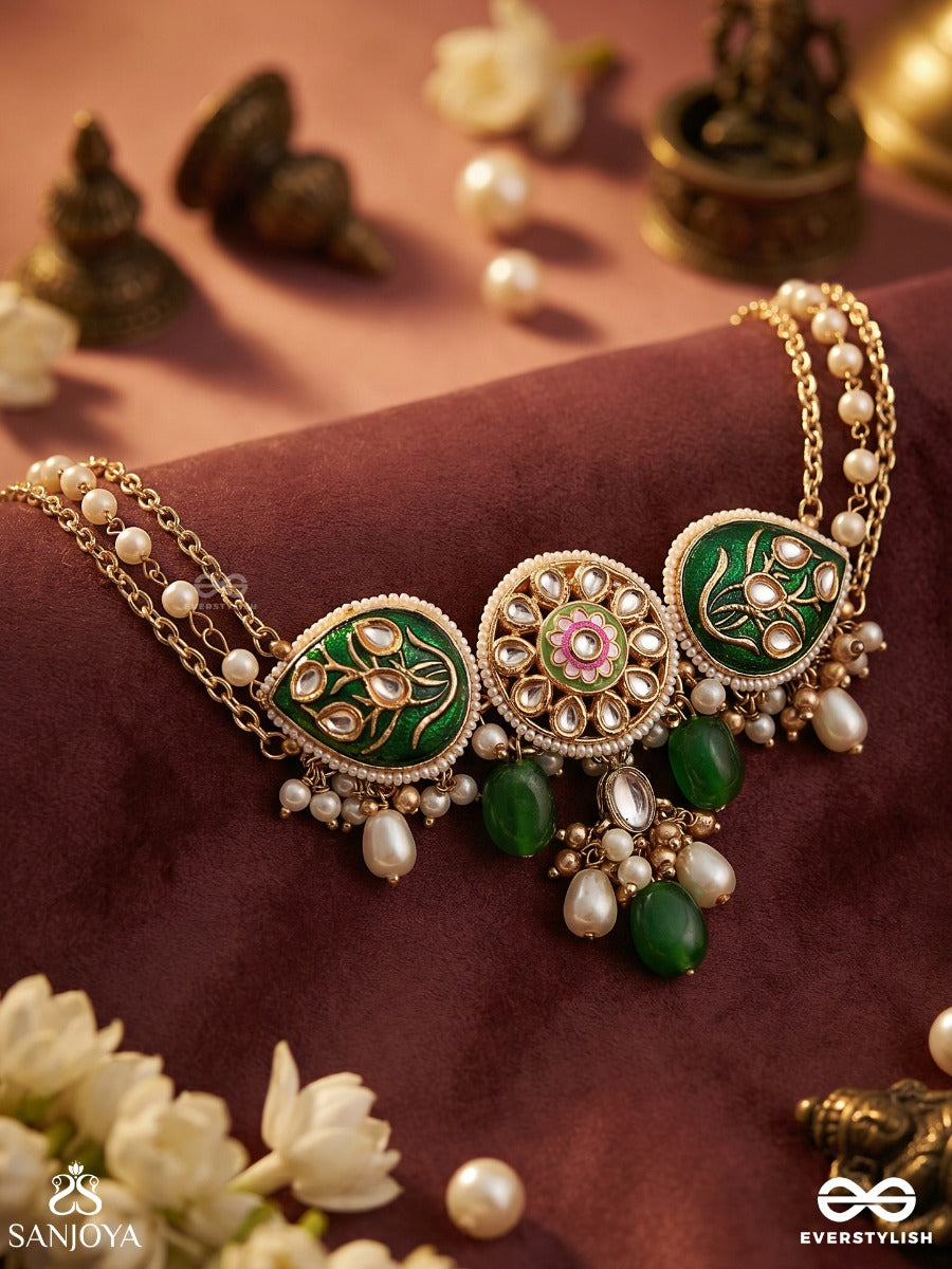 Taralika- Star-Like- Sparkling Enamelled Kundan Necklace With Pearls And Beads