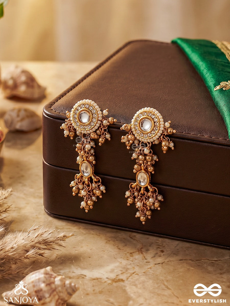 Hiranya - Golden Grace - Classic Pearlearrings With Delicate Gold Accents