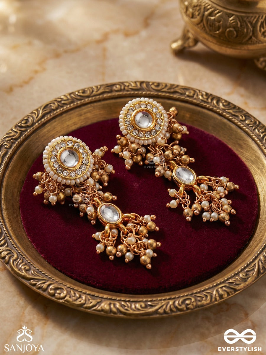 Hiranya - Golden Grace - Classic Pearlearrings With Delicate Gold Accents