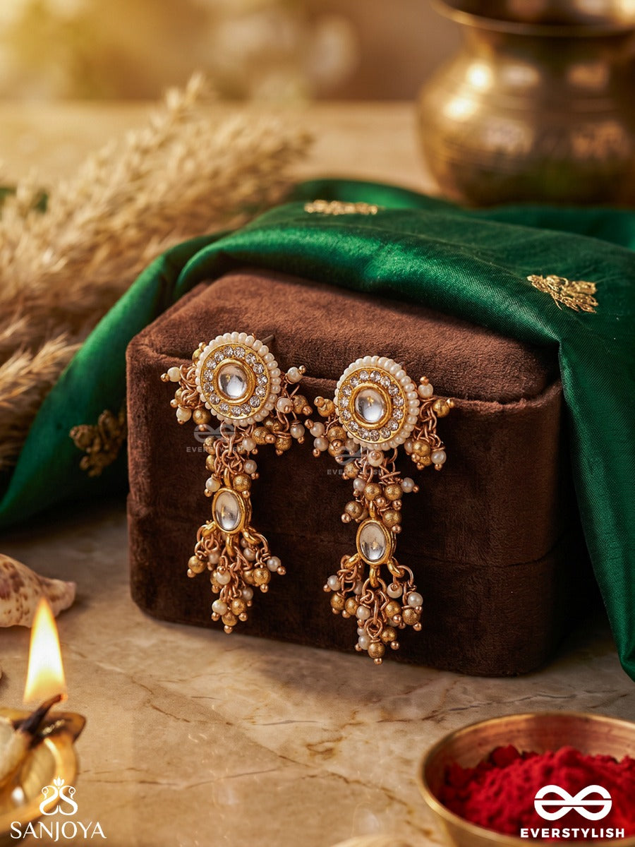 Hiranya - Golden Grace - Classic Pearlearrings With Delicate Gold Accents
