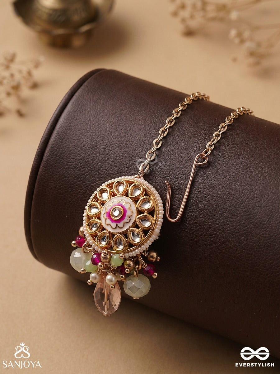 Haritrina - Green And Pink Beauty - Ornate Kundan Maangtika With Floral Motifs And Sparkling Drops