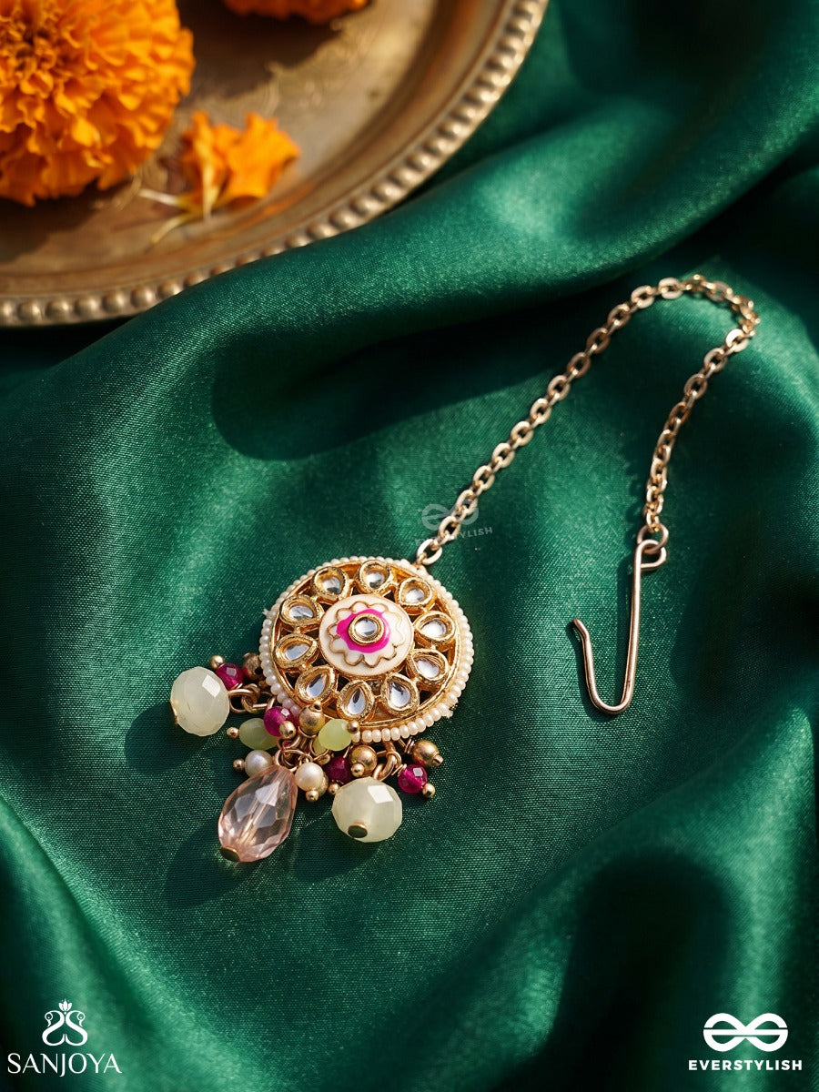 Haritrina - Green And Pink Beauty - Ornate Kundan Maangtika With Floral Motifs And Sparkling Drops