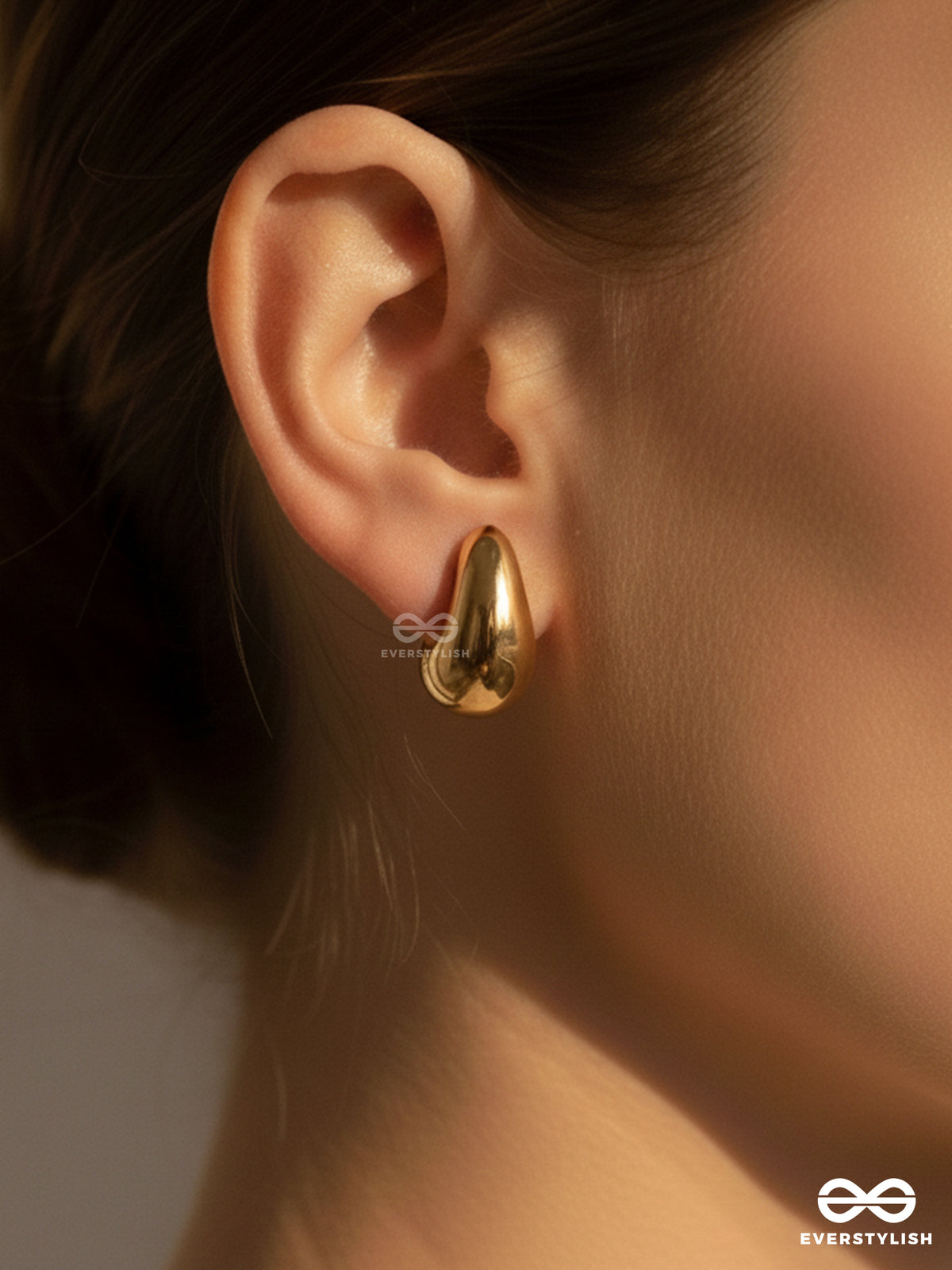 Golden Drip - Polished Teardrop Studs With A Luxurious Finish