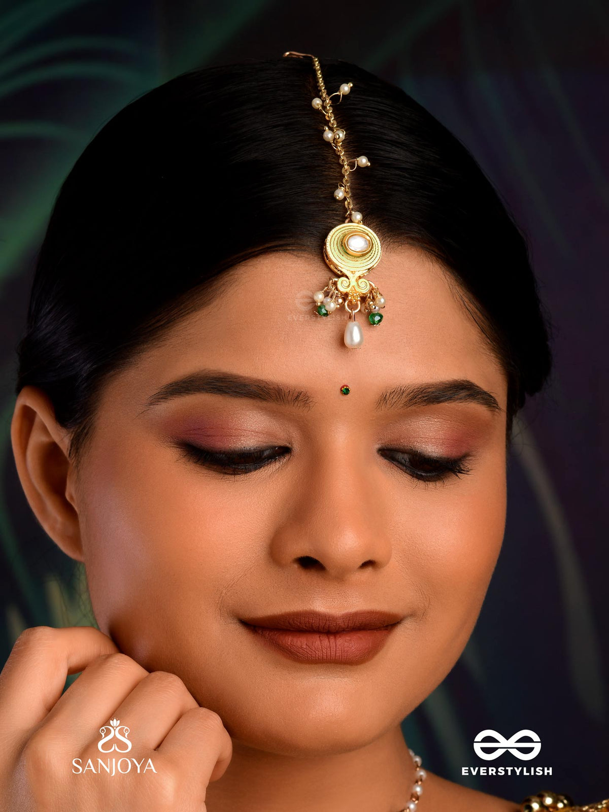 Taralya - Gentle Radiance- Minimal Kundan Maangtika With Green Drops And Pearls