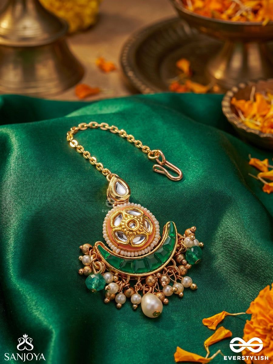 Somalekha - Moon's Trace- Modern Yet Traditional Kundan Maangtika With Lustrous Pearls And Beads