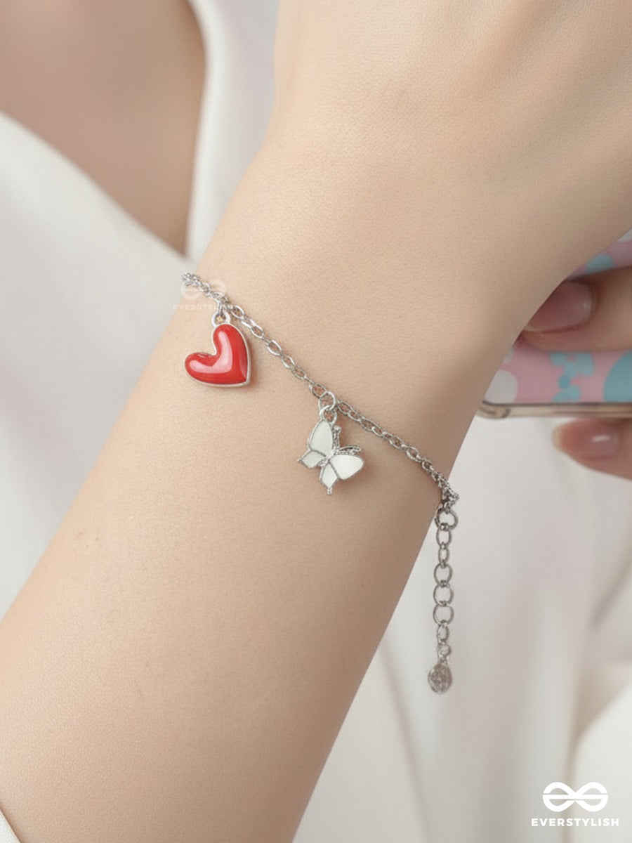 Butterfly Love - Golden Charm Bracelet