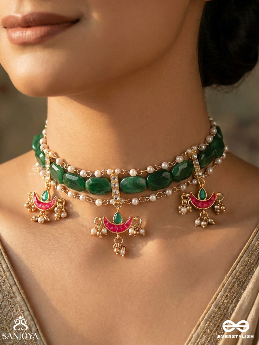 Nilachapa - Blue-Green Arc- Dark Emerald Green Textured Choker With Kundan And Pearls