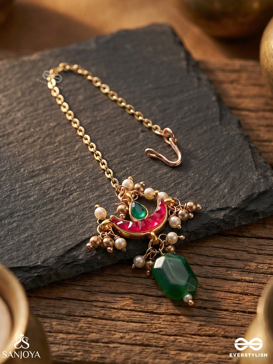 Nilachapa - Blue-Green Arc- Dark Emerald Green Textured Maangtika With Kundan And Pearls
