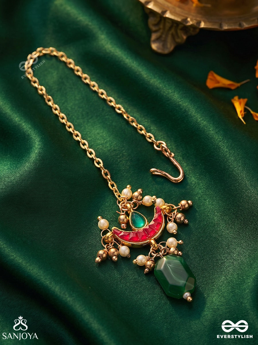 Nilachapa - Blue-Green Arc- Dark Emerald Green Textured Maangtika With Kundan And Pearls