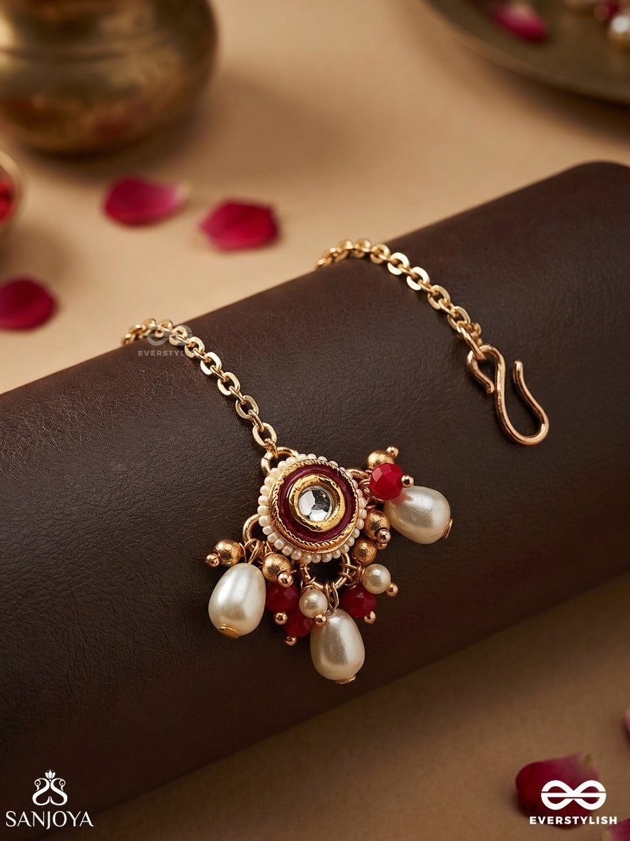 Varsha - Pearl Rain- Minimal Stringed Kundan Maangtika With Lustrous Pearl Droplets