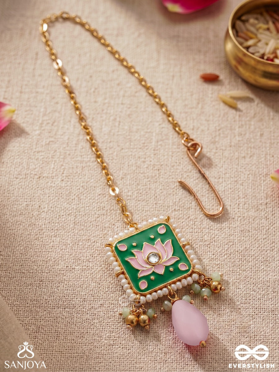 Mridulpadma - Gentle Lotus- Delicate Kundan Maangtika With Floral Motifs, Beads And Pearls