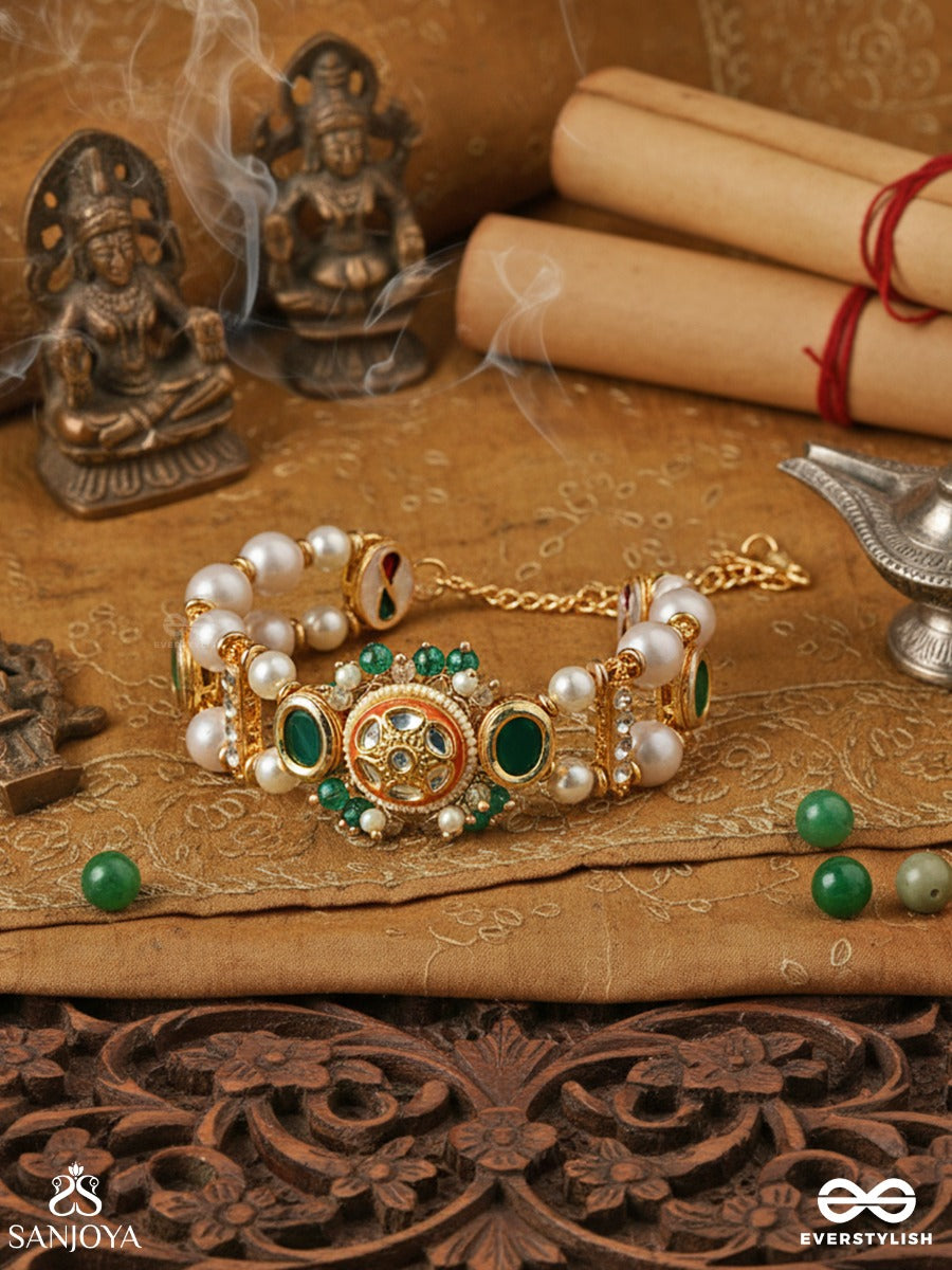 Mehrava - Aura Of Affection - Pearl Strand Bracelet With Emerald-Tone Accents And A Decorative Gold Medallion