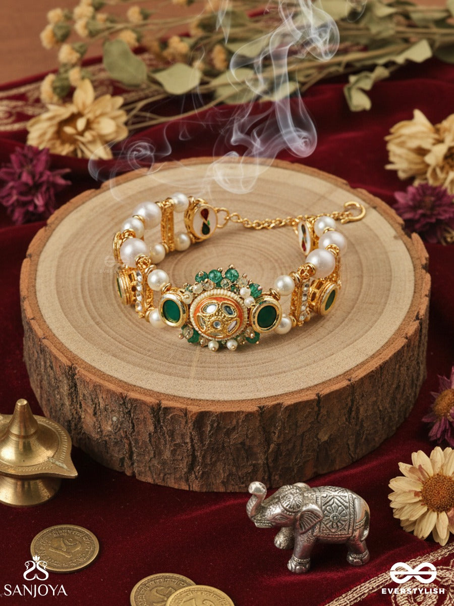 Mehrava - Aura Of Affection - Pearl Strand Bracelet With Emerald-Tone Accents And A Decorative Gold Medallion