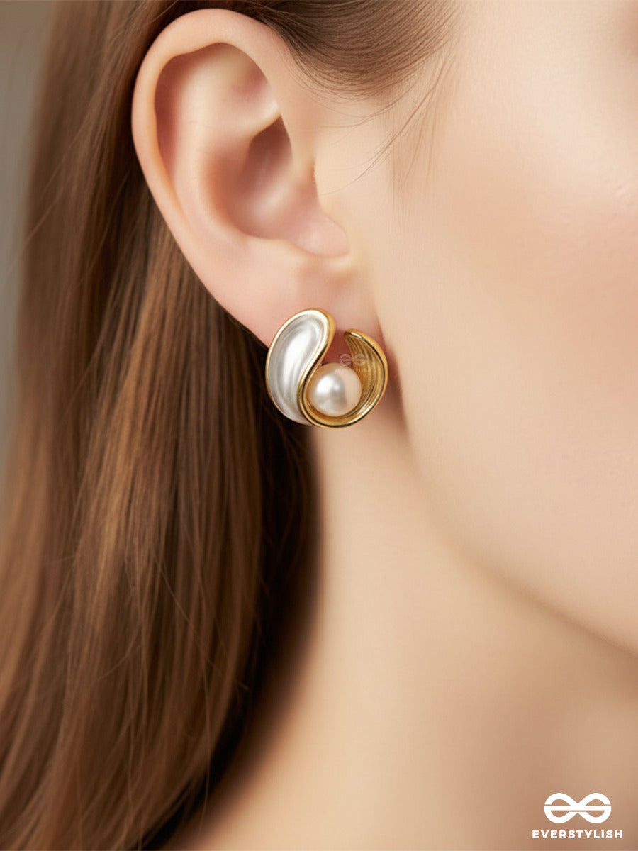 Gloss Swirl - White And Gold Pearl Studs