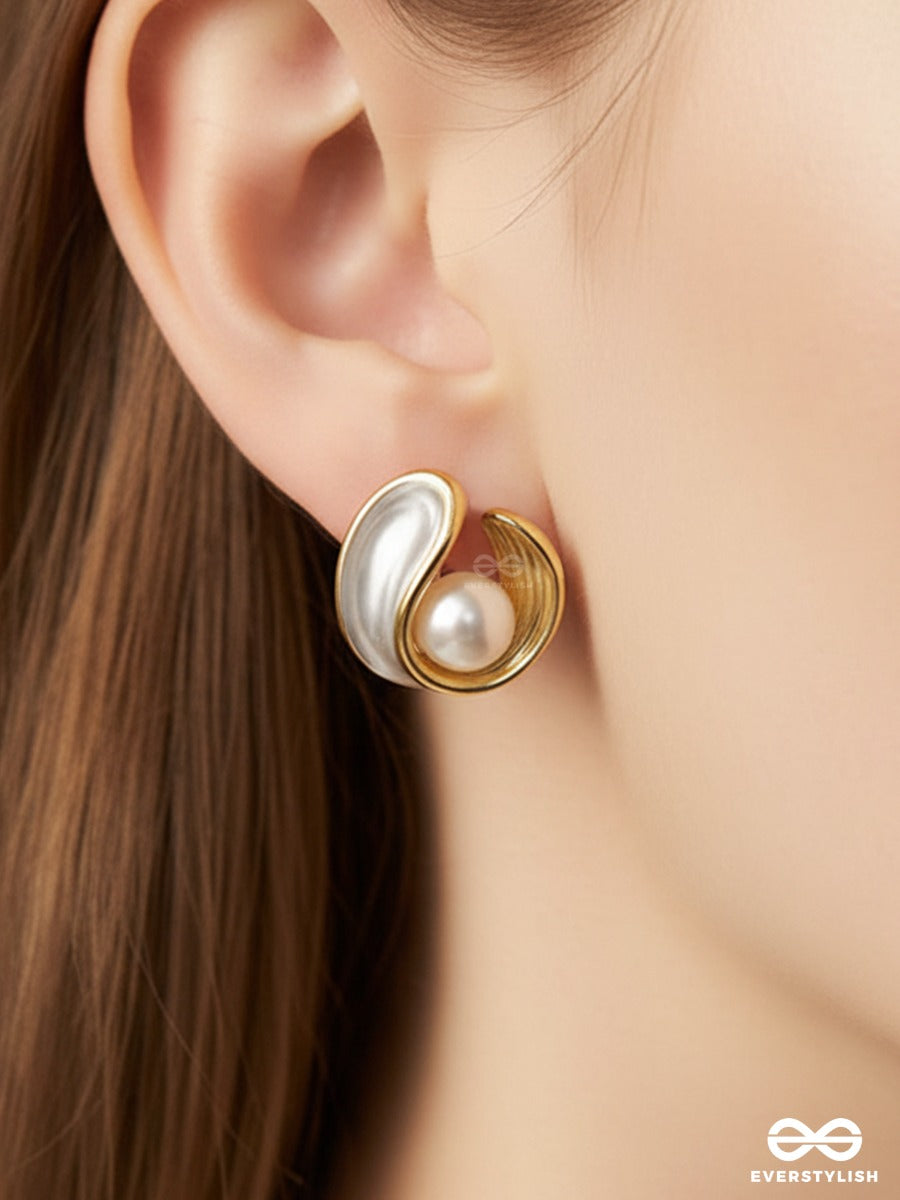 Gloss Swirl - White And Gold Pearl Studs