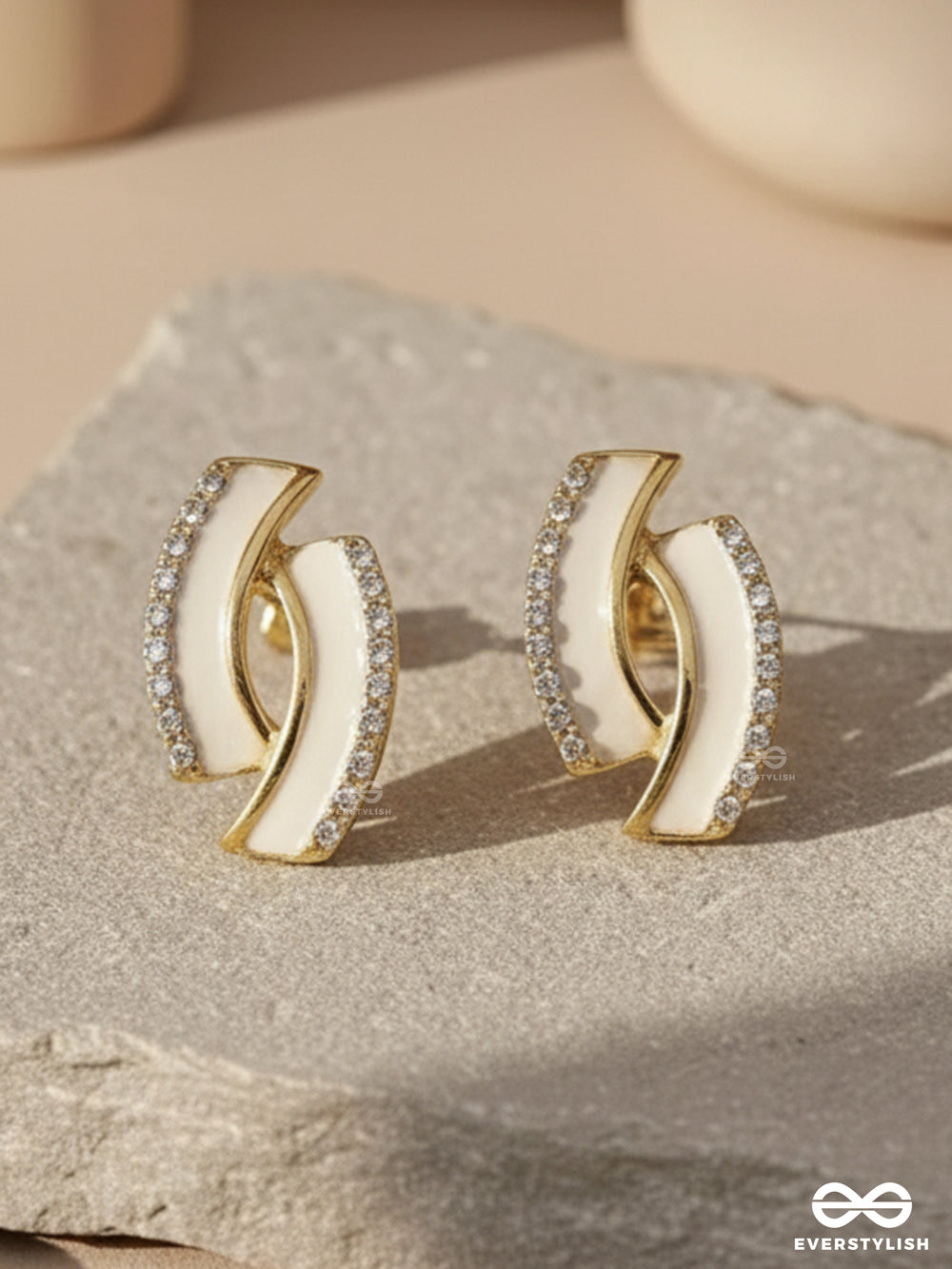 The Mod Curve - Glossy White Gold Studs With Silver Edge