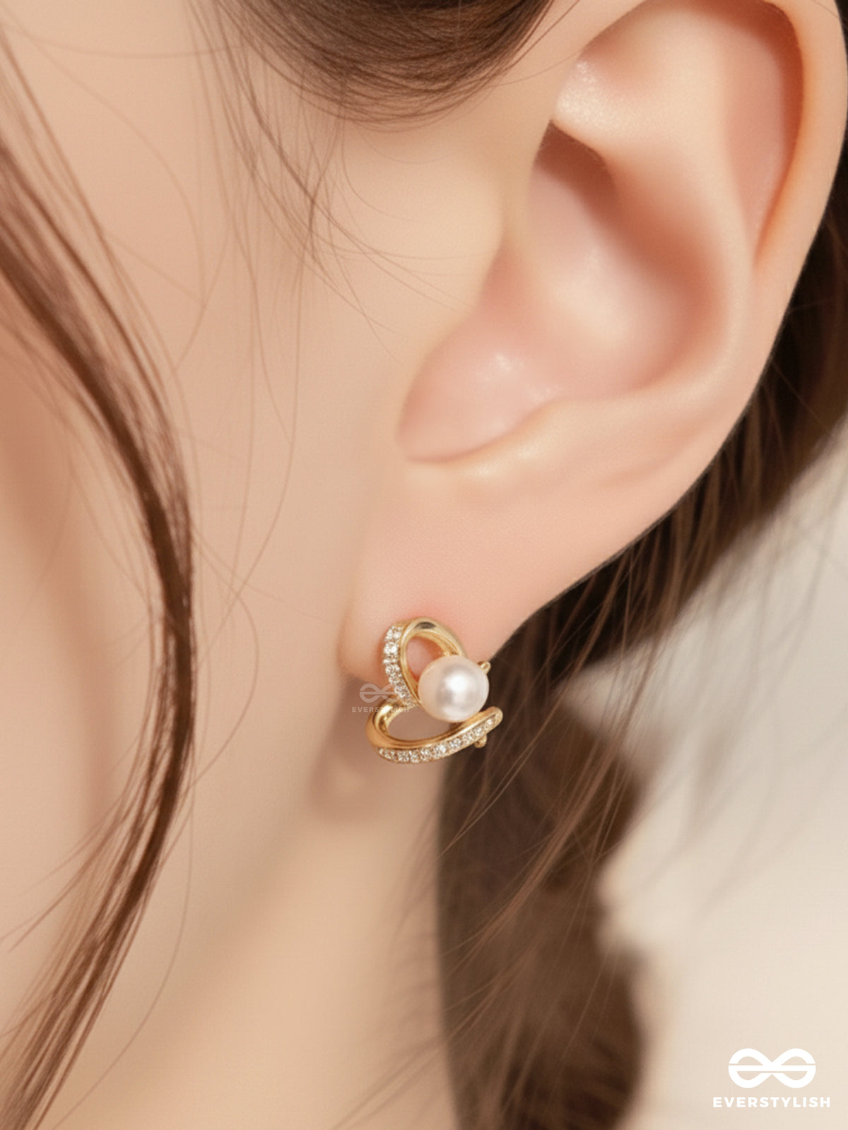 Aura Curve - Pearl & Crystal Swirl Studs