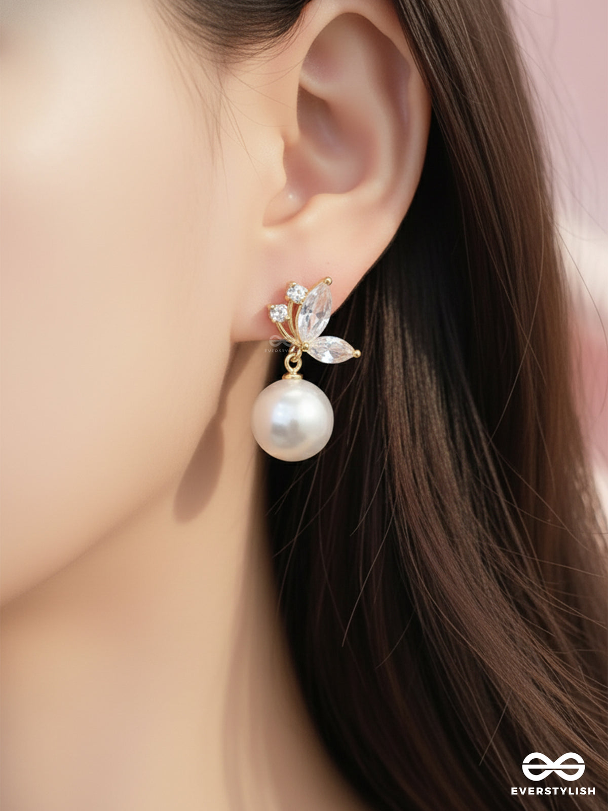 Pearl Bud - Minimal Leaf Accent With Pearl