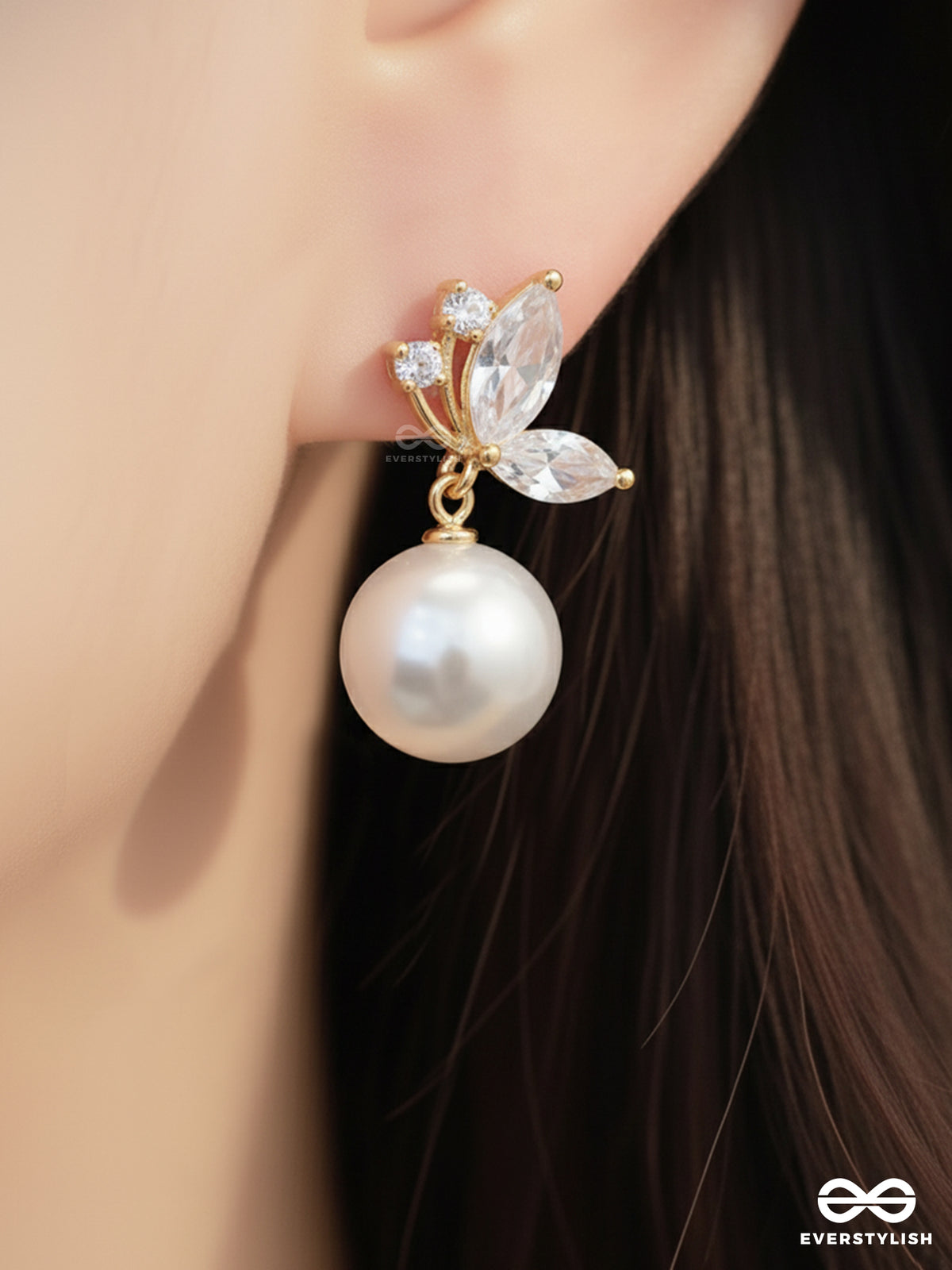Pearl Bud - Minimal Leaf Accent With Pearl