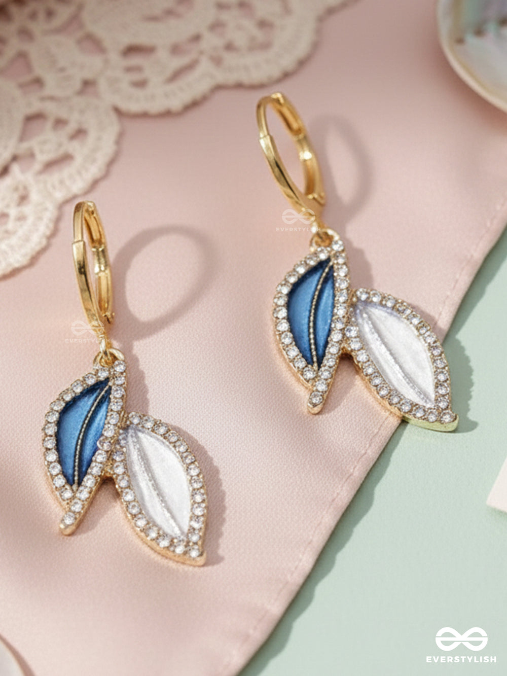Blue Breeze - Chic Leaf Dangler